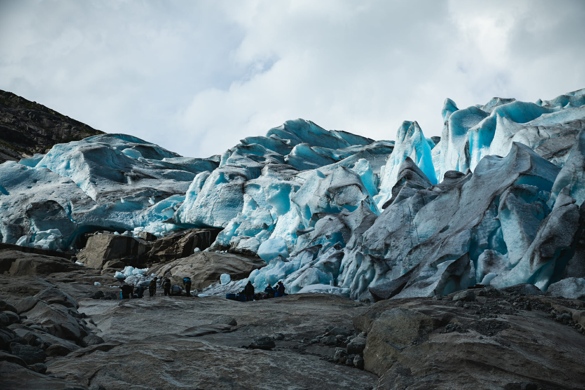 Marcher sur un glacier en Norvège - Nigardsbreen