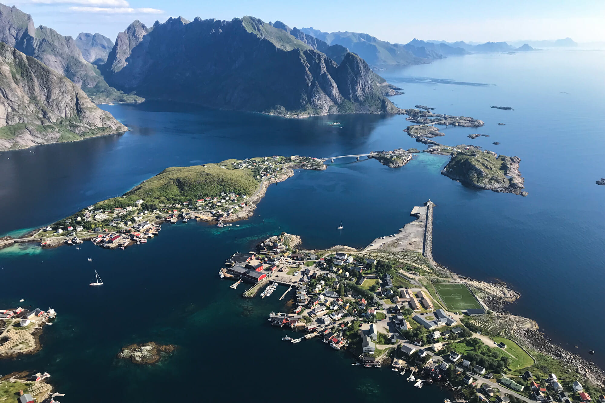 Bivouac dans les Lofoten sous le soleil de minuit