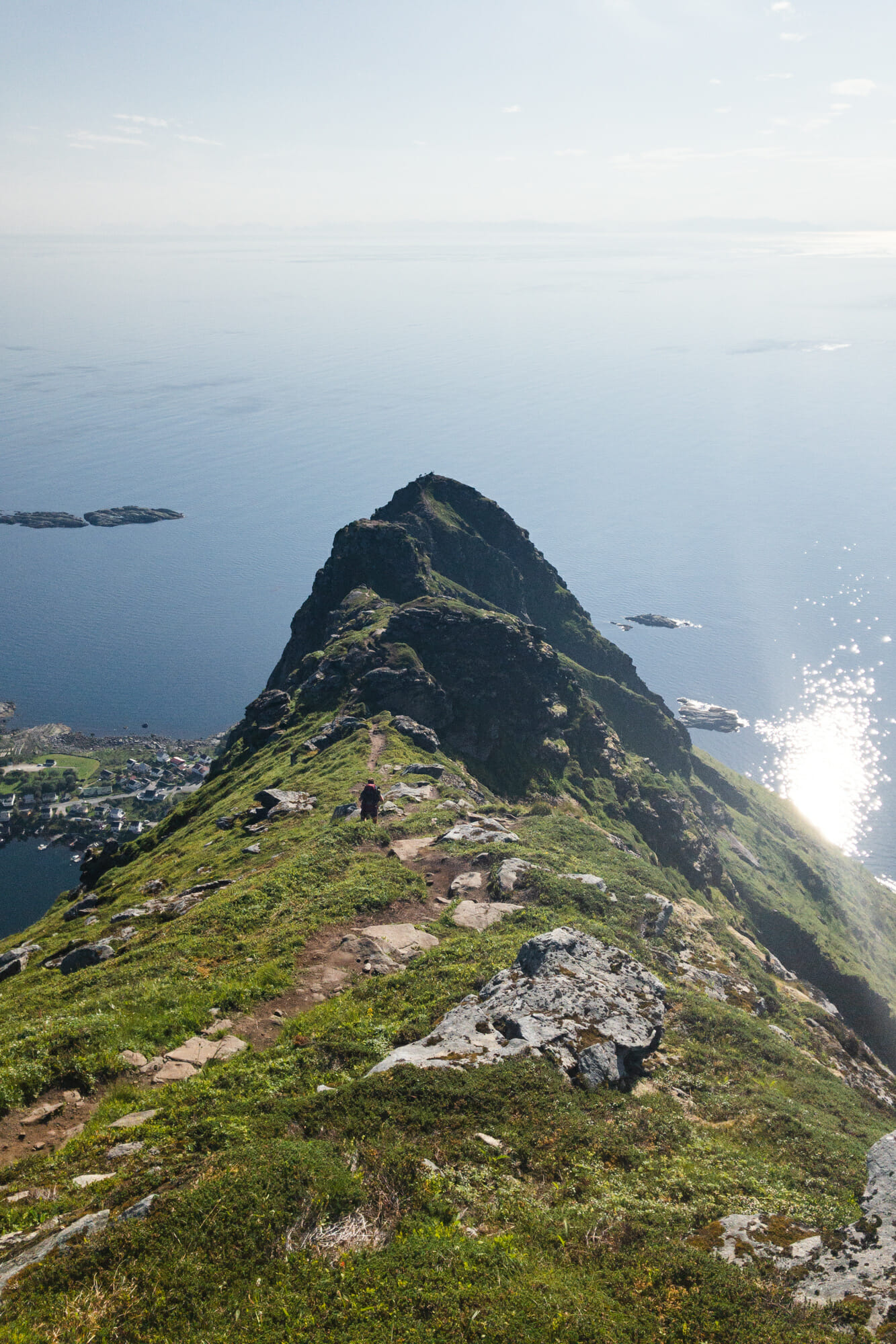 Bivouac dans les Lofoten sous le soleil de minuit