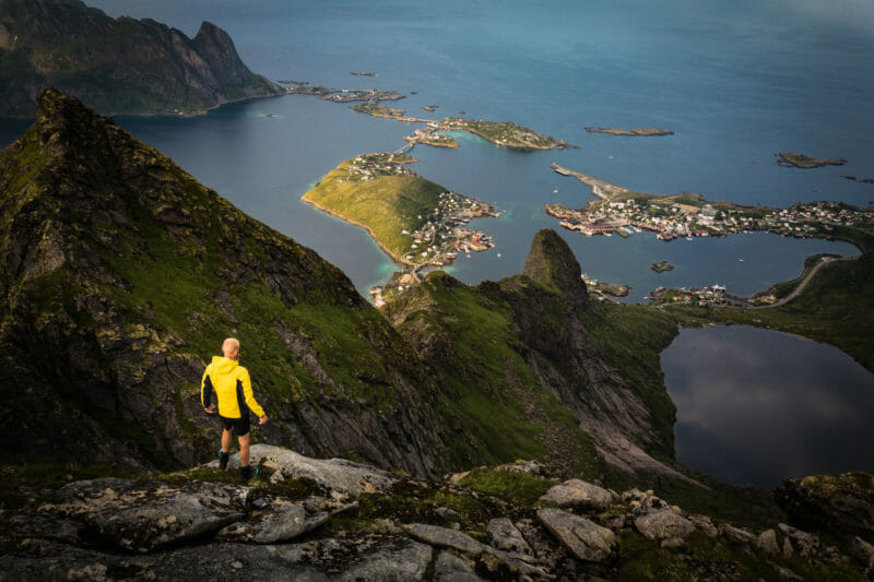 Bivouac dans les Lofoten sous le soleil de minuit