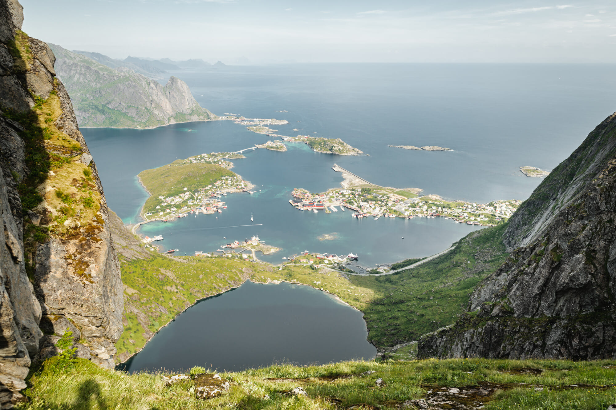 Bivouac dans les Lofoten sous le soleil de minuit