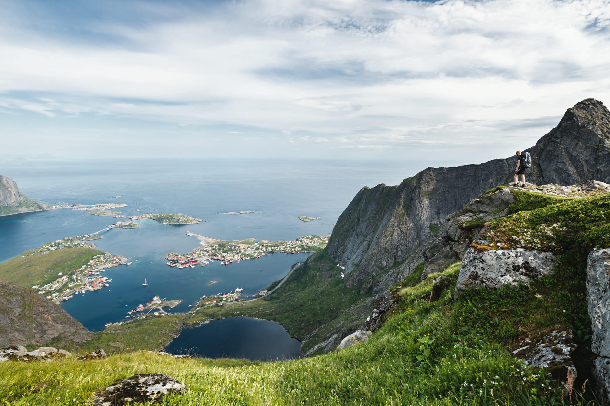 Bivouac dans les Lofoten sous le soleil de minuit