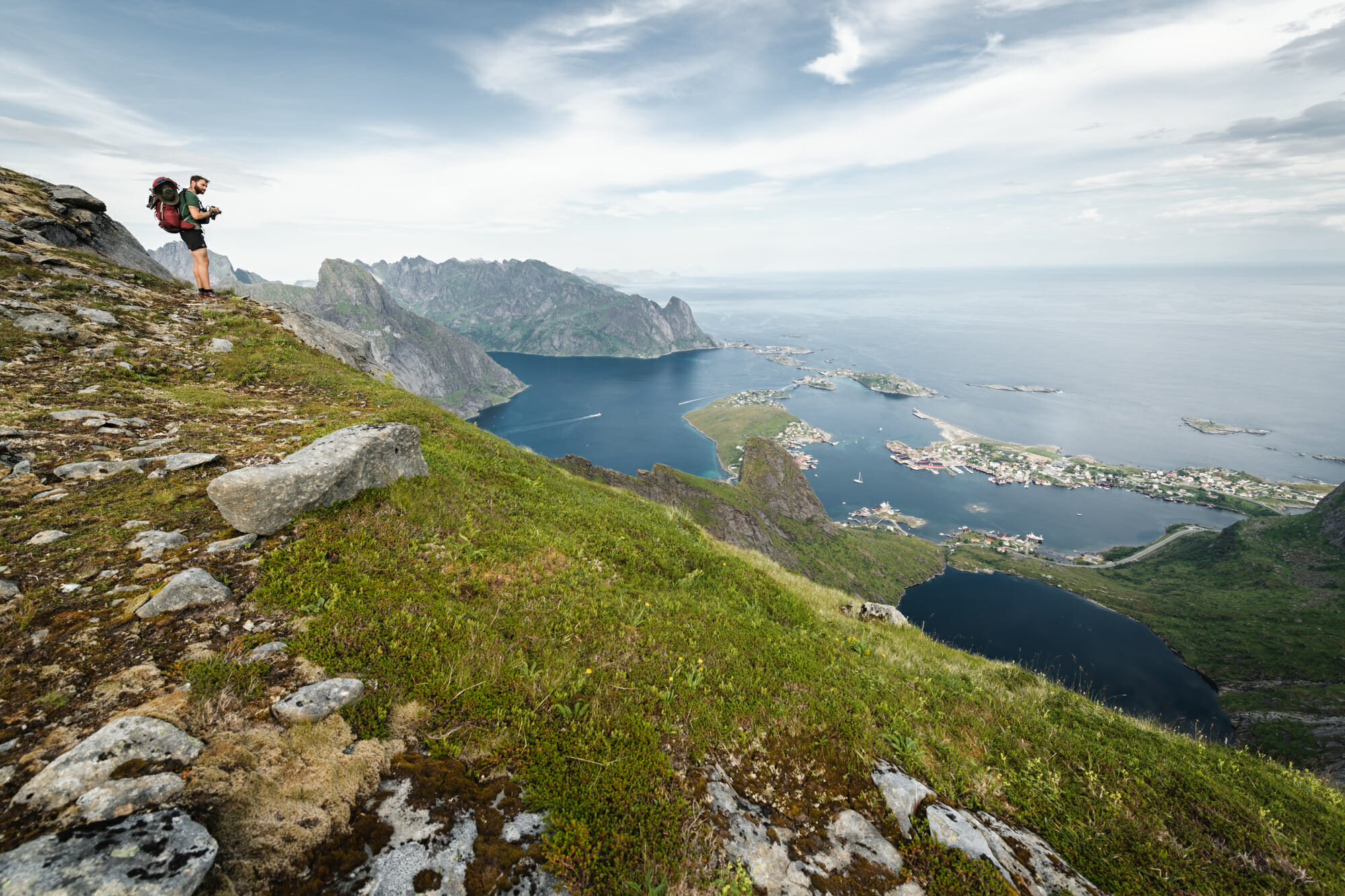 Bivouac dans les Lofoten sous le soleil de minuit