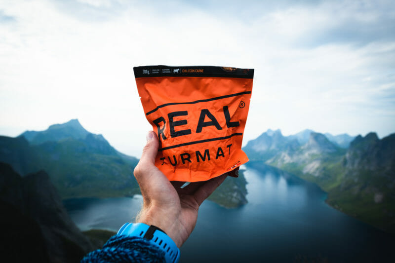 Bivouac dans les Lofoten sous le soleil de minuit