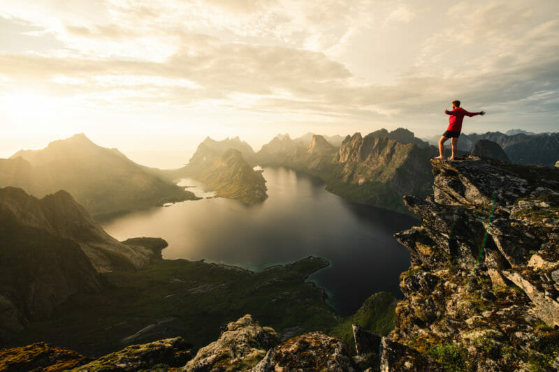 Bivouac dans les Lofoten sous le soleil de minuit