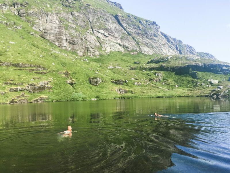 Bivouac dans les Lofoten sous le soleil de minuit