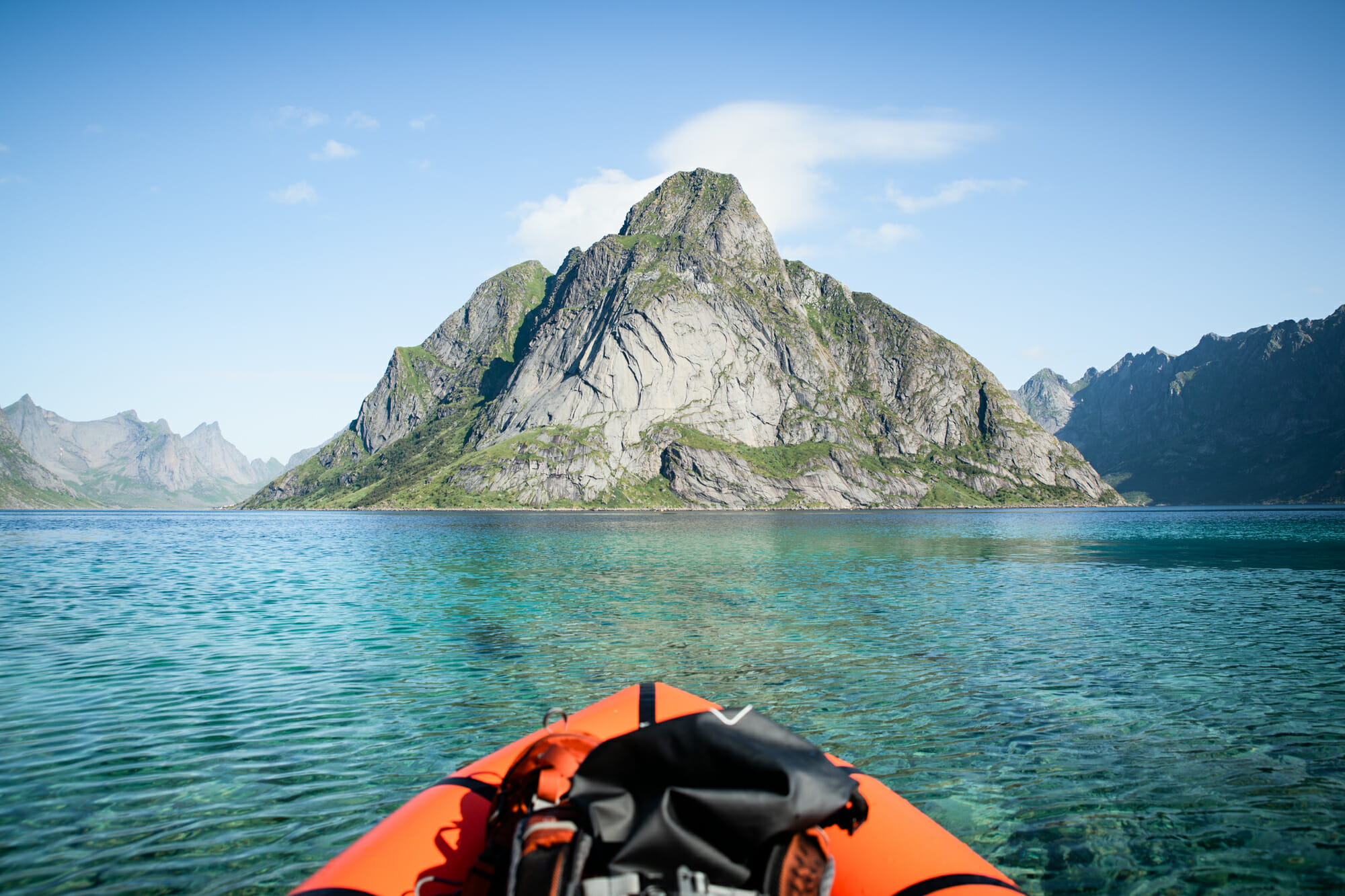 Packraft dans les Lofoten et ascension du Helvestinden