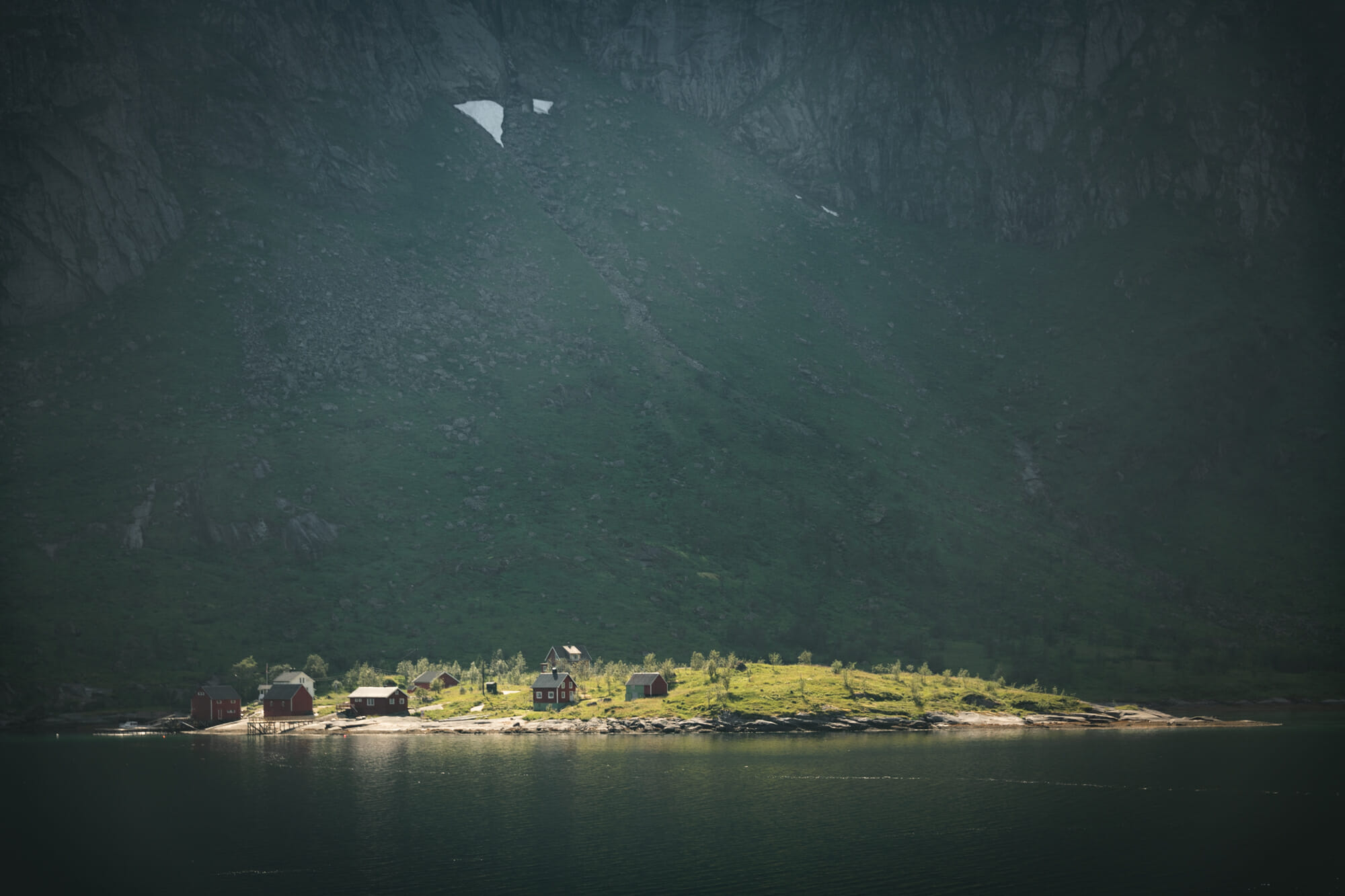 Packraft dans les Lofoten et ascension du Helvestinden