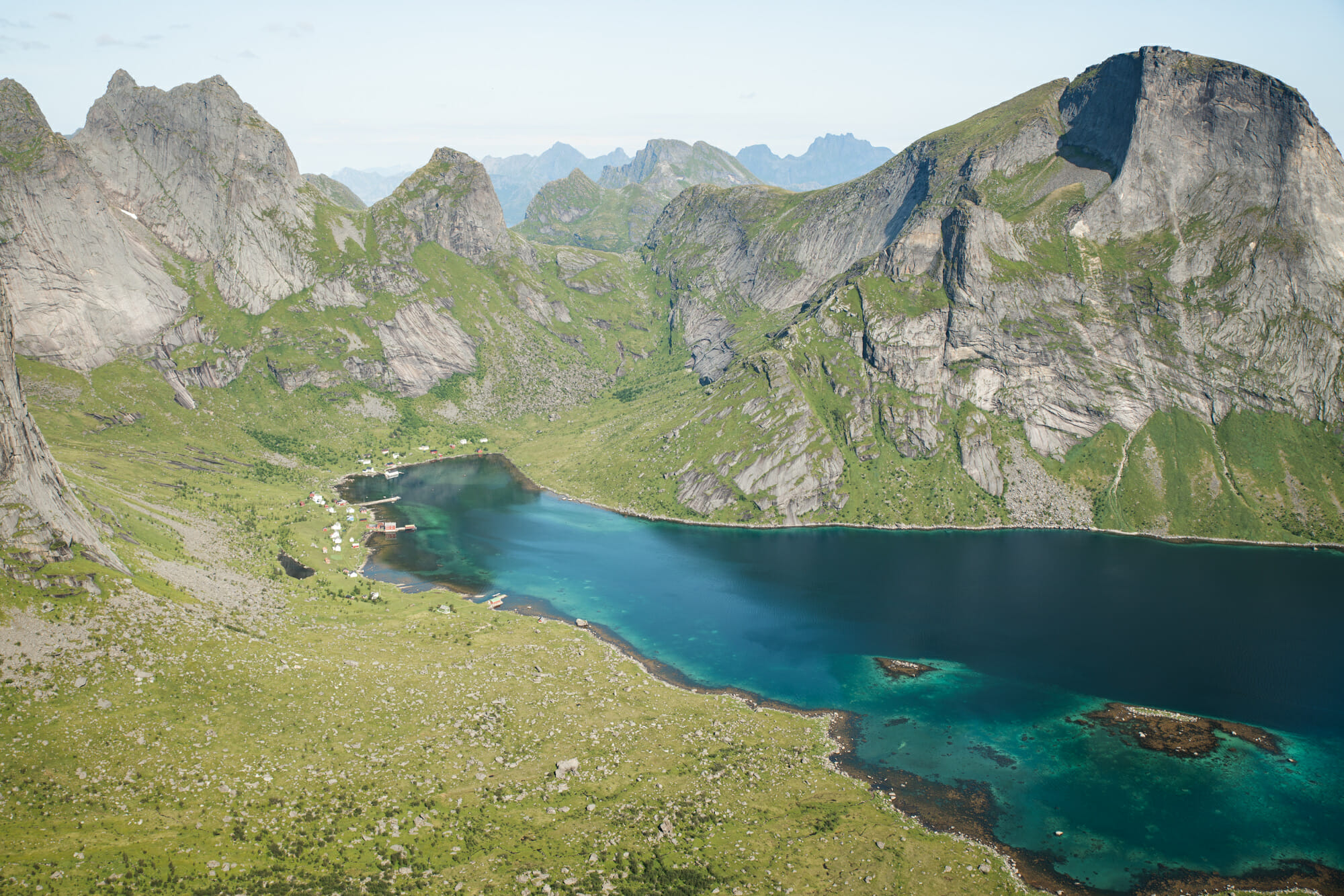 Packraft dans les Lofoten et ascension du Helvestinden