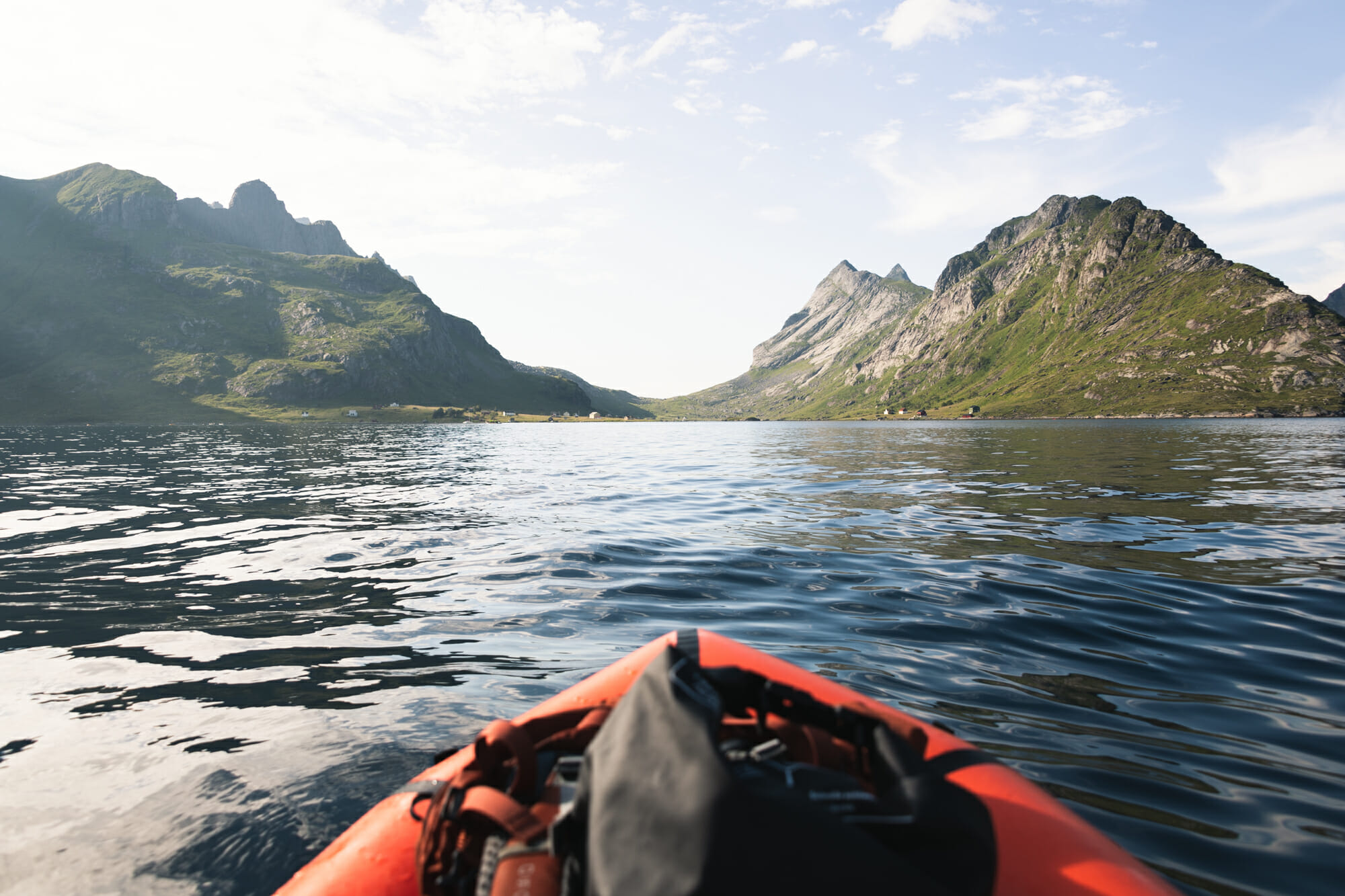 Packraft dans les Lofoten et ascension du Helvestinden