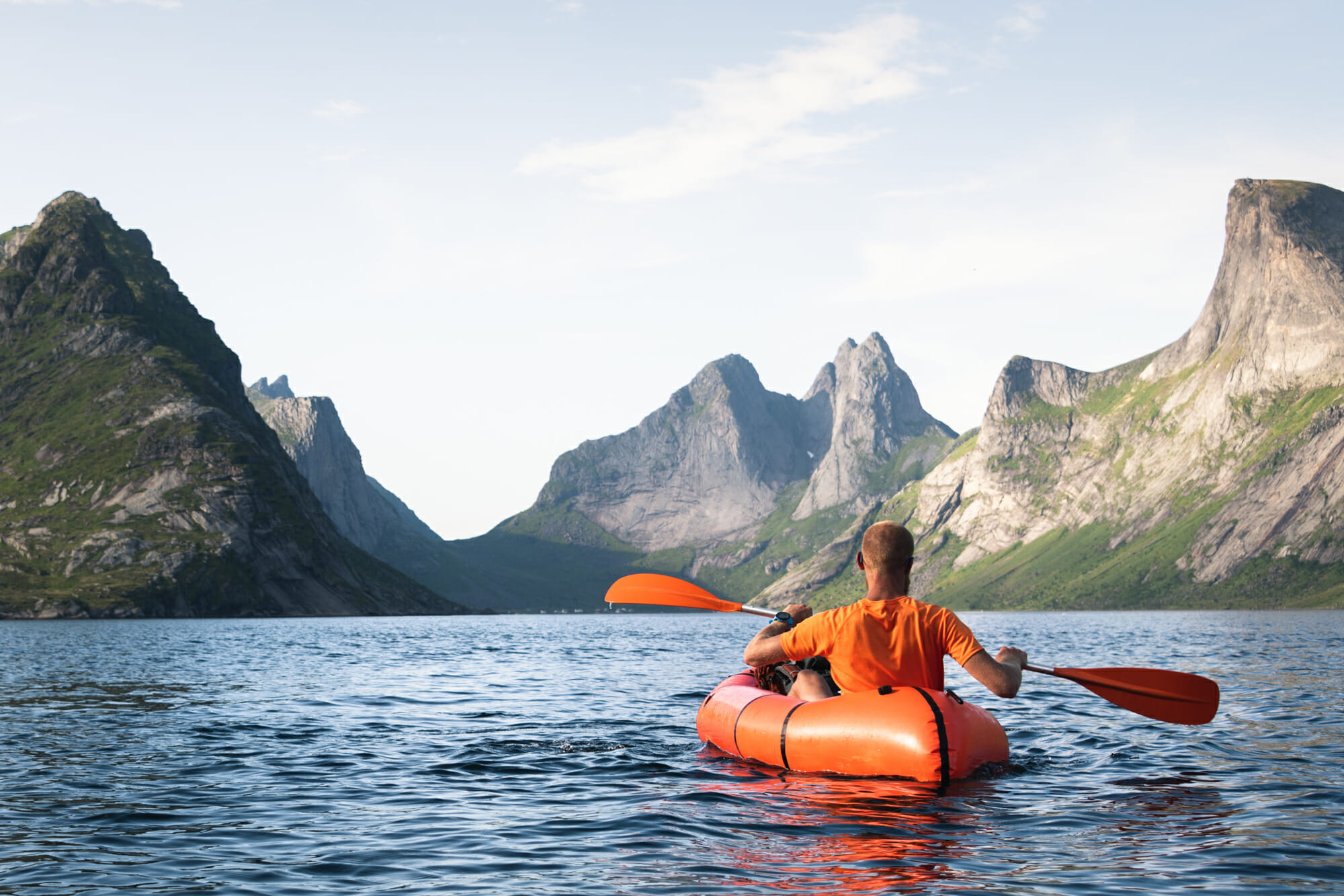 Packraft dans les Lofoten et ascension du Helvestinden