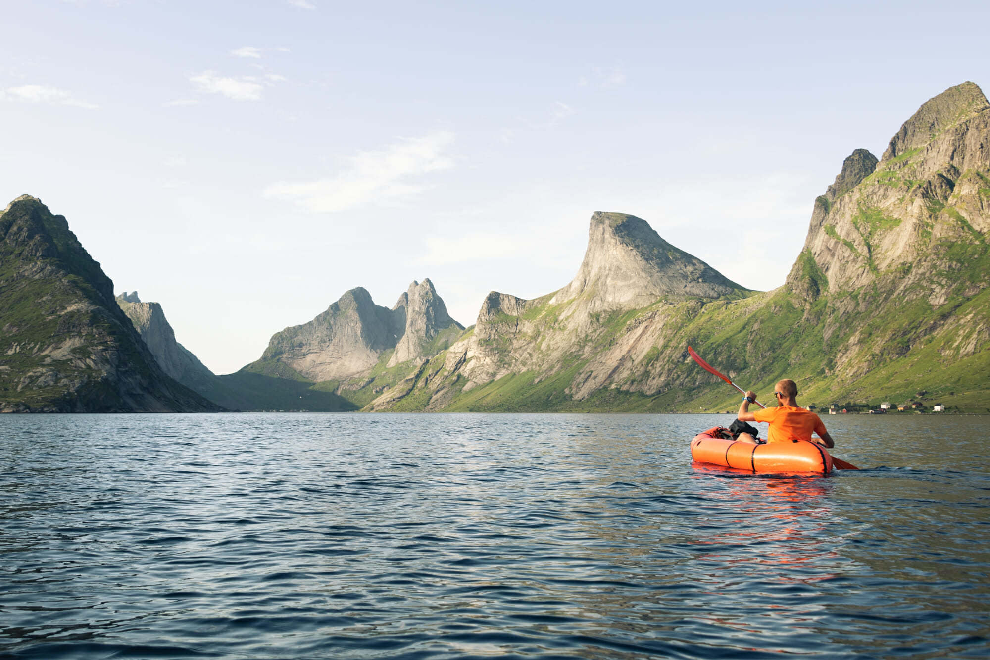 Packraft dans le Reinefjord