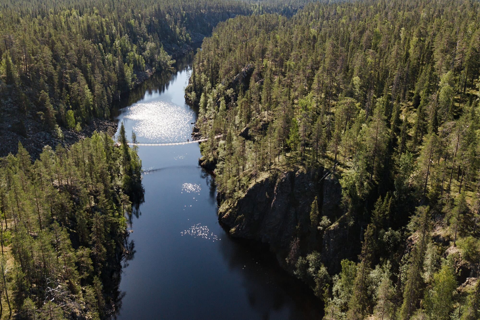 Pont suspendu au dessus du canyon de Julma-Ölkky