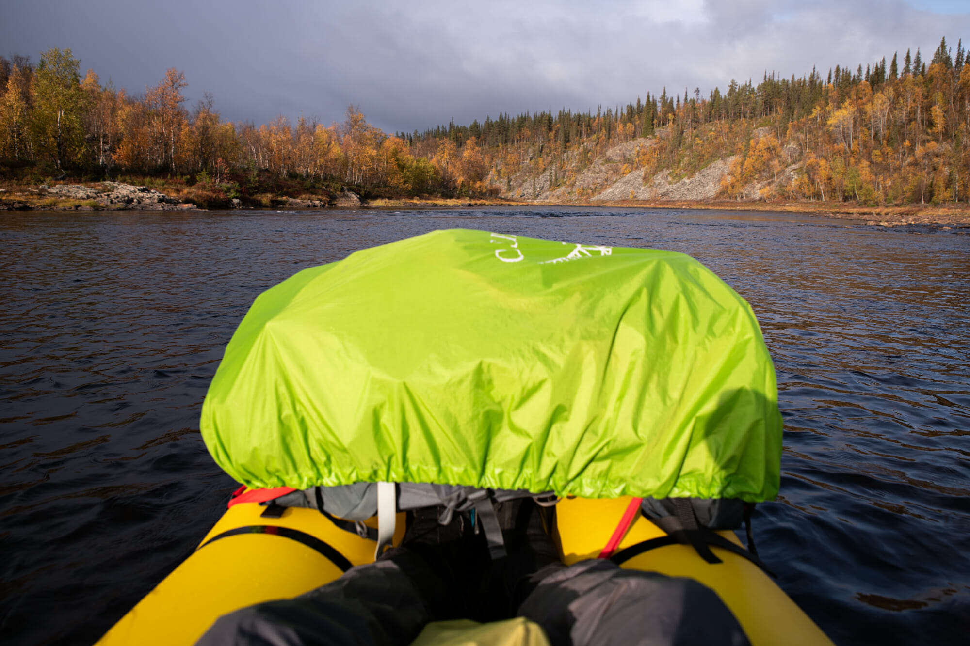 Sac Osprey sur packraft Kokopelli, Ivalojoki en packraft