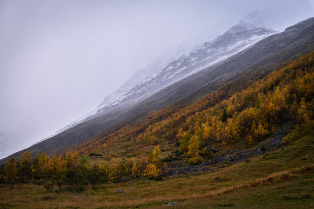 Vallée dans les Alpes de Lyngen