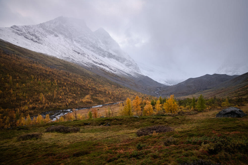 Vallée dans les Alpes de Lyngen