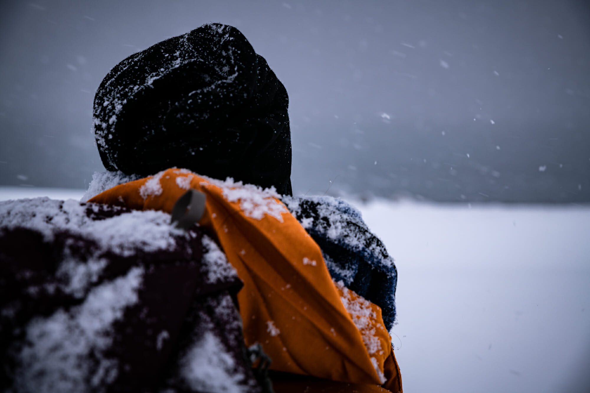 Femme sous la neige