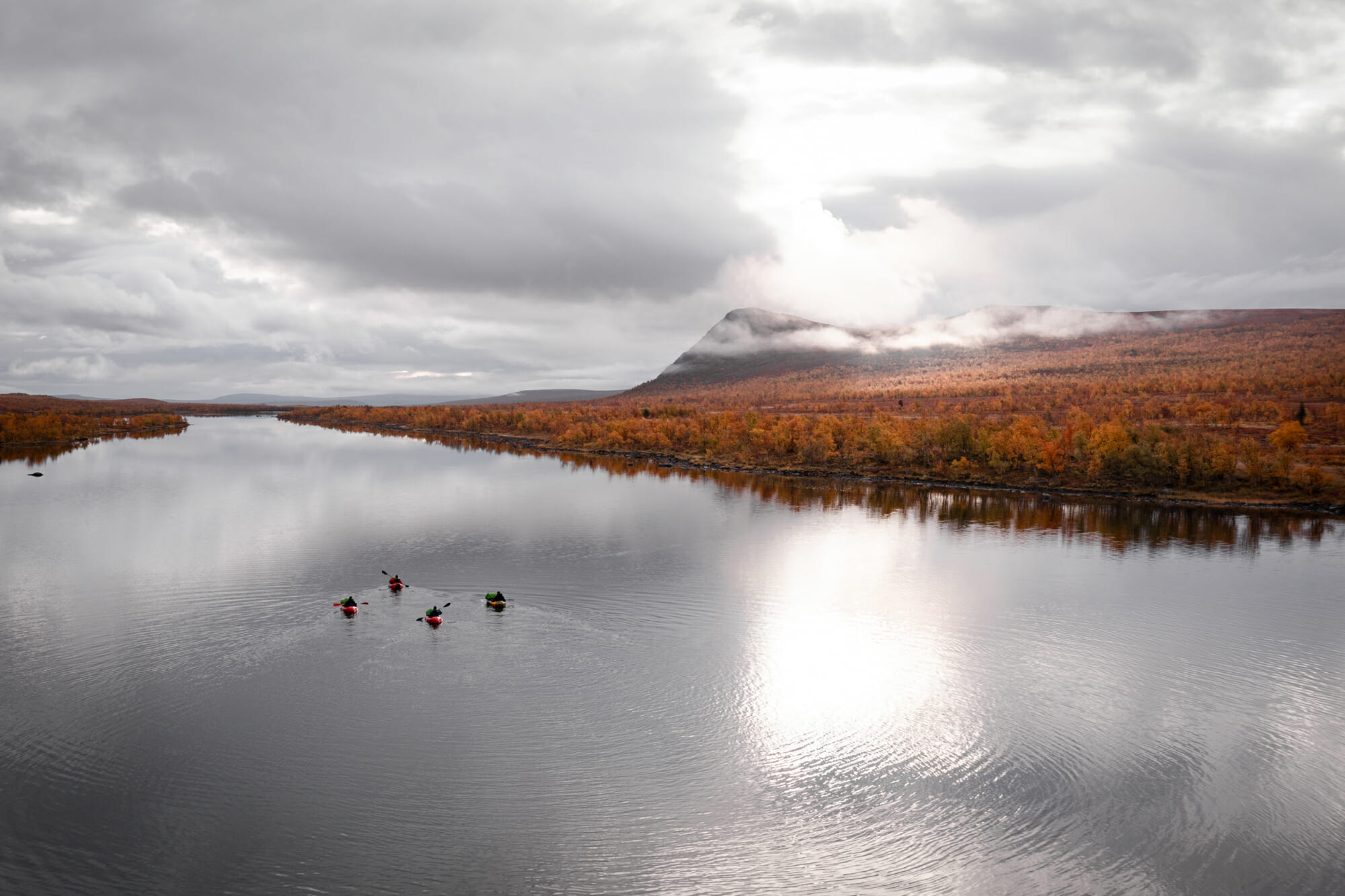 Packraft sur la rivière Kaïtum en Laponie suédoise