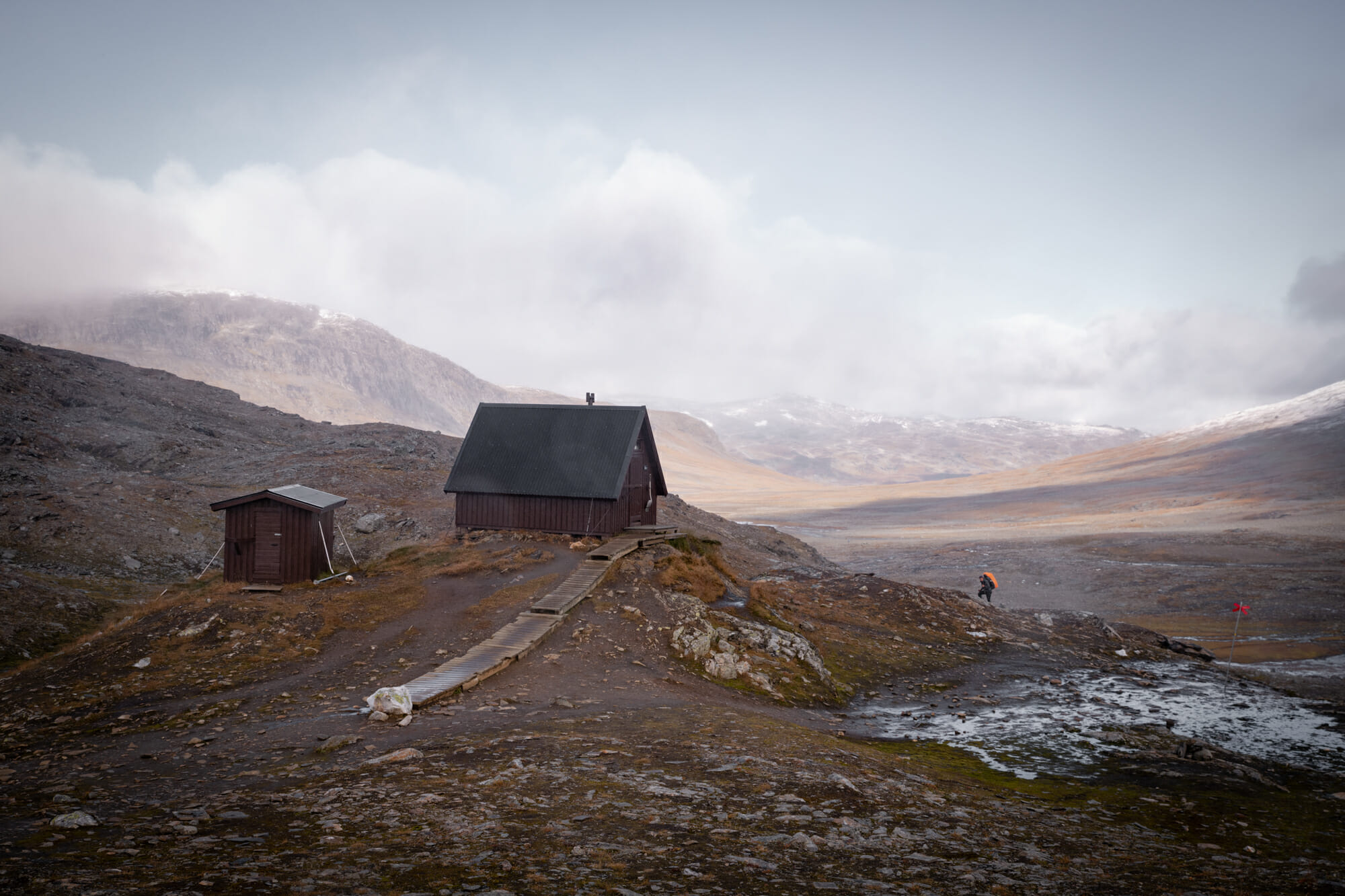 Cabane au sommet d'un col sur le Kungsleden