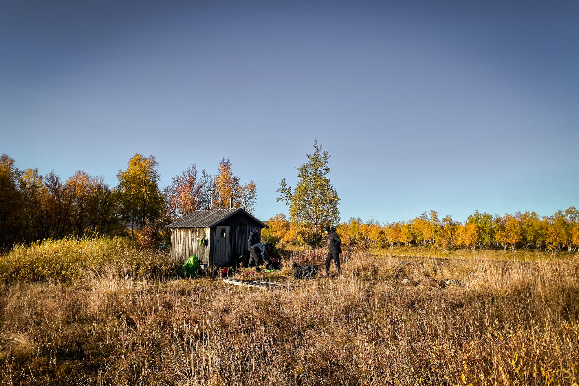 Cabane le long de la rivière Kaïtum