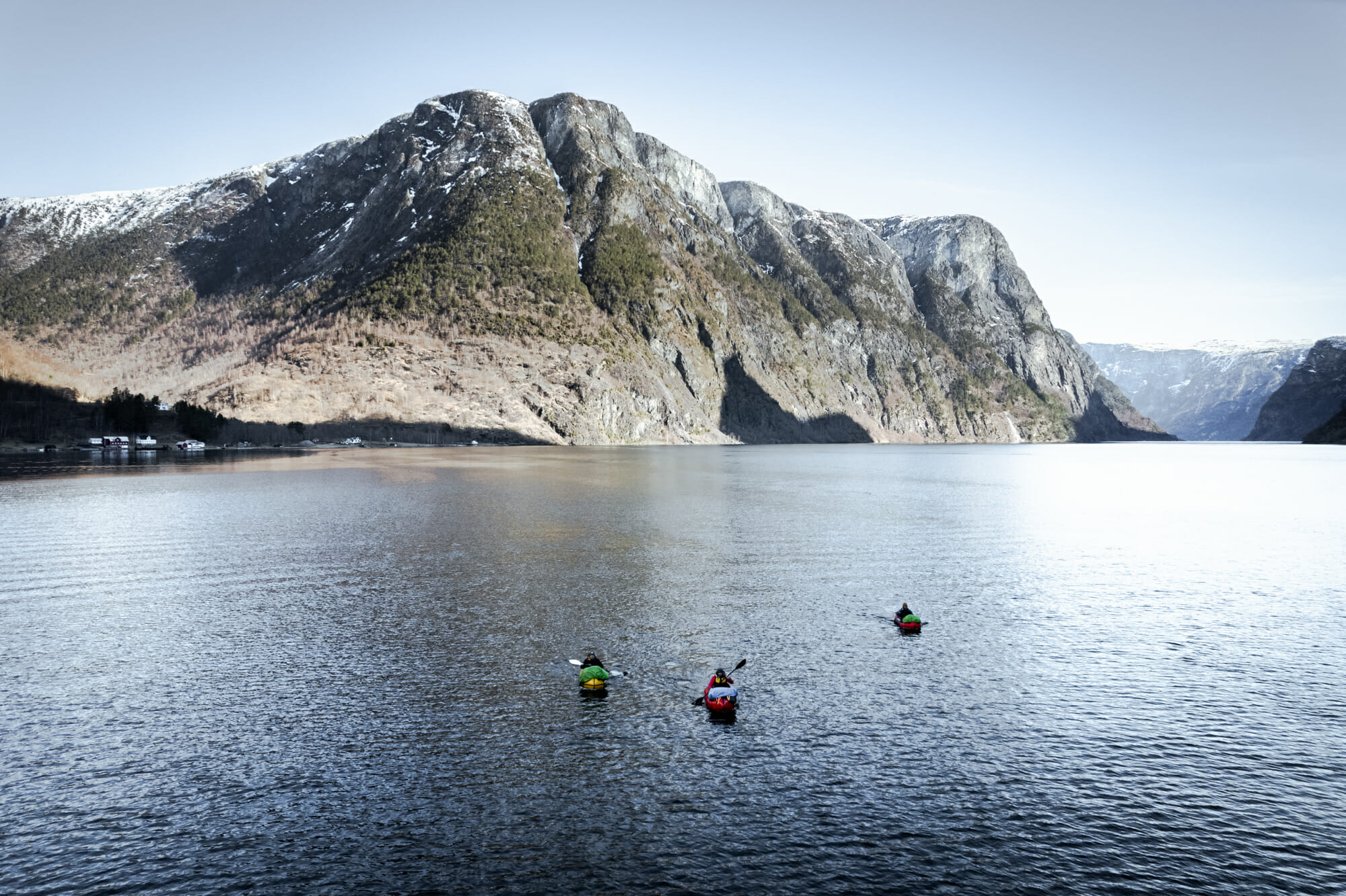 Packraft dans le Nærøyfjord