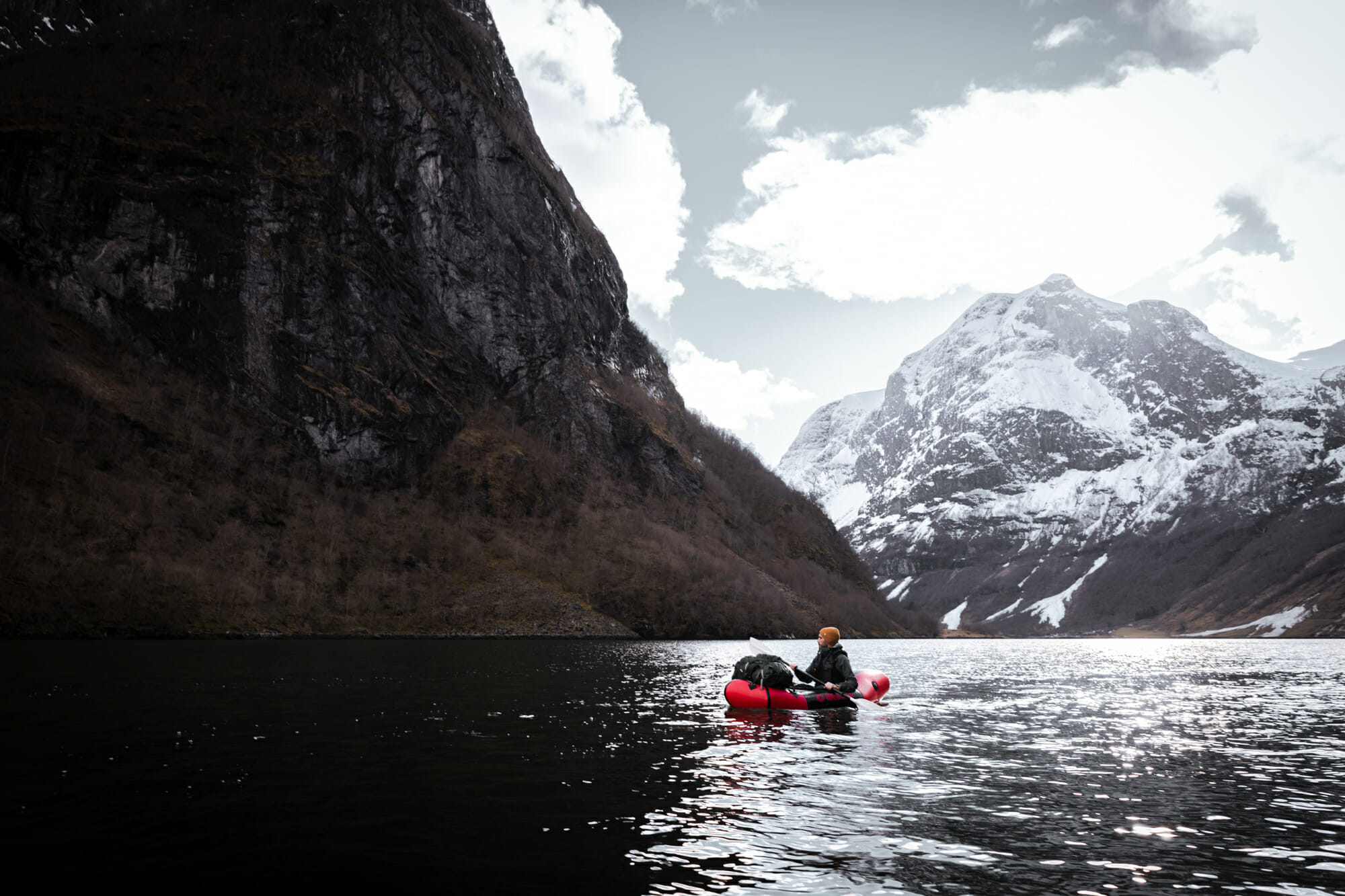 Packraft dans le Nærøyfjord