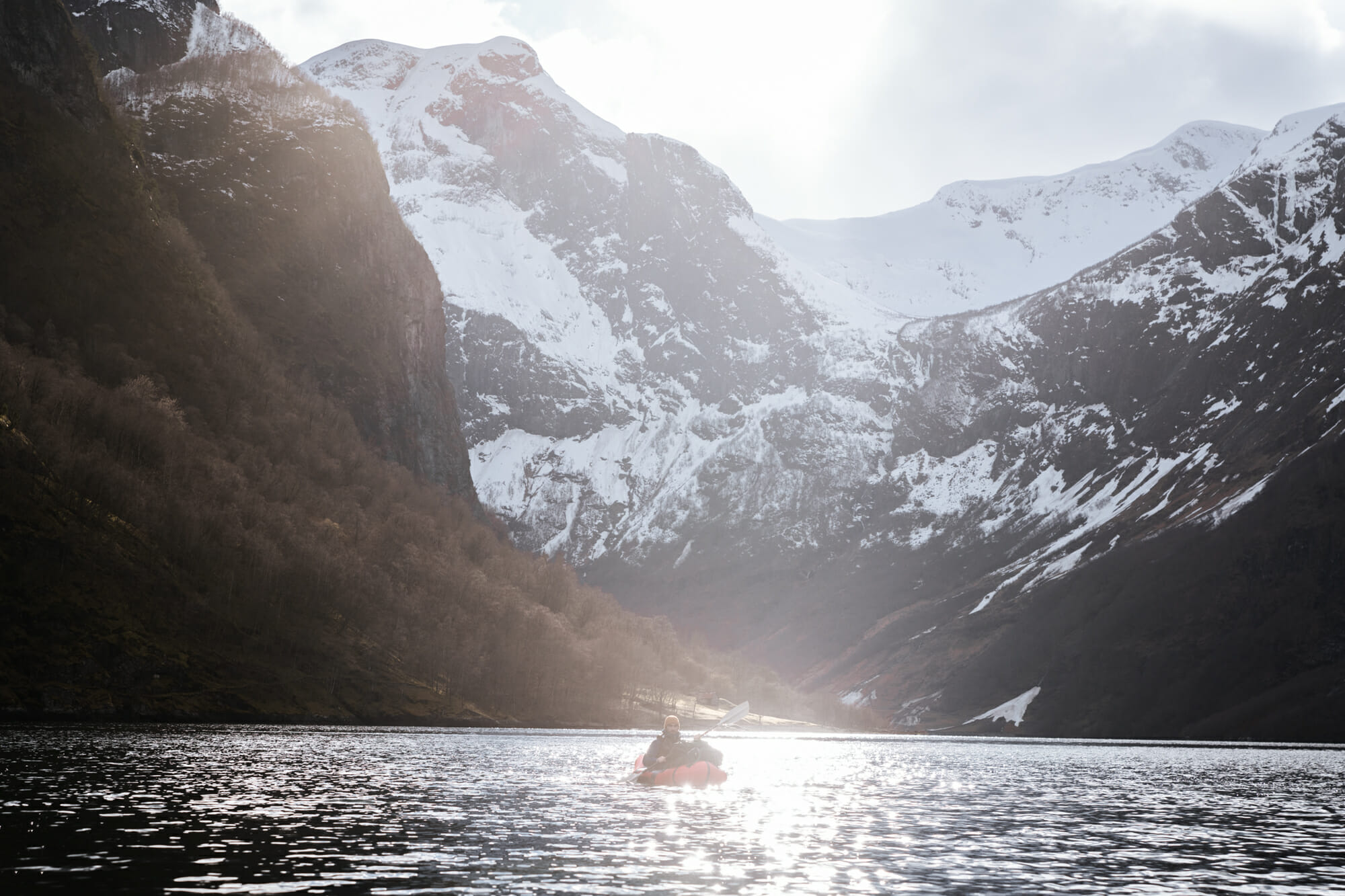 Packraft dans le Nærøyfjord