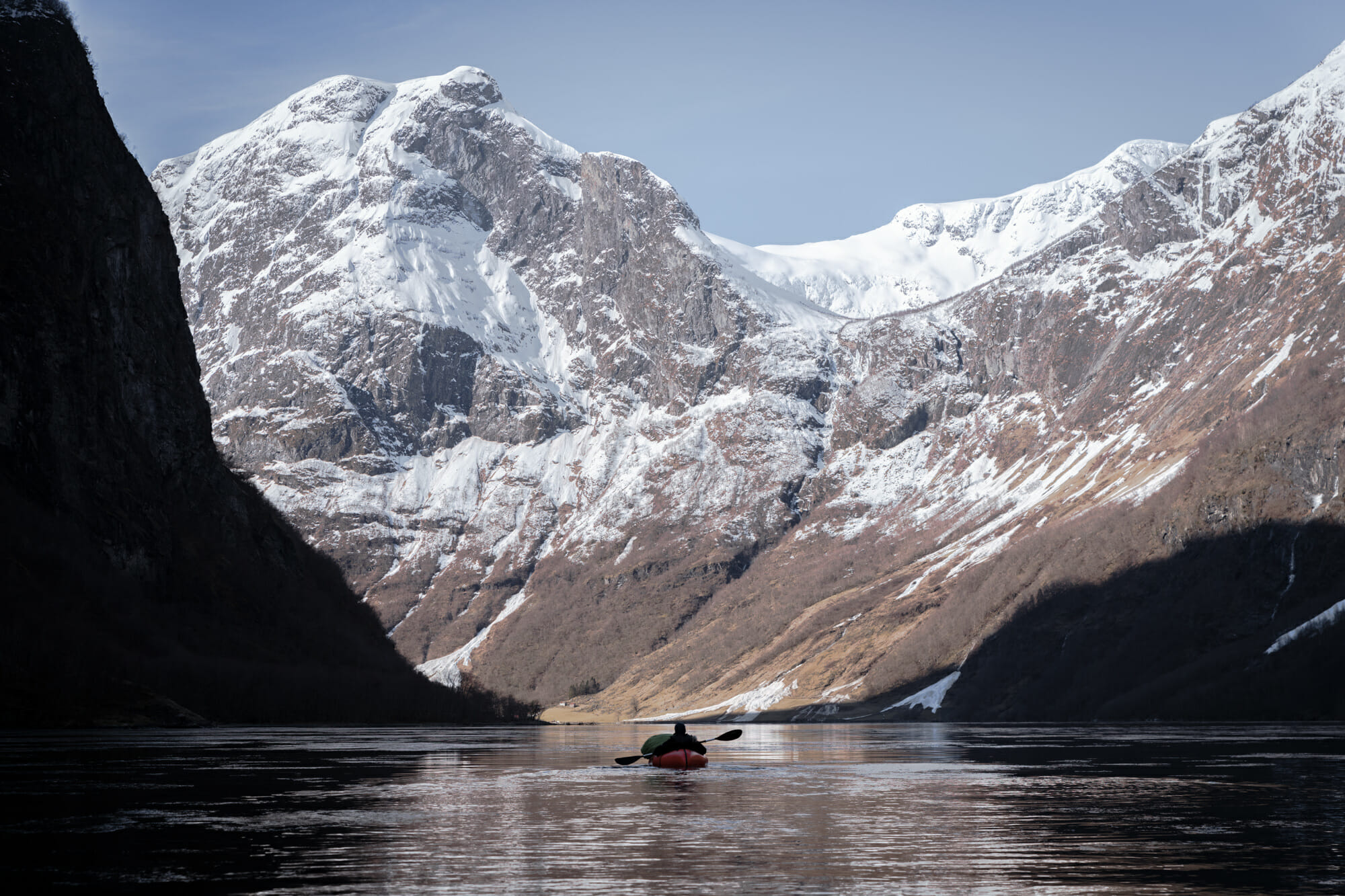 Packraft dans le Nærøyfjord