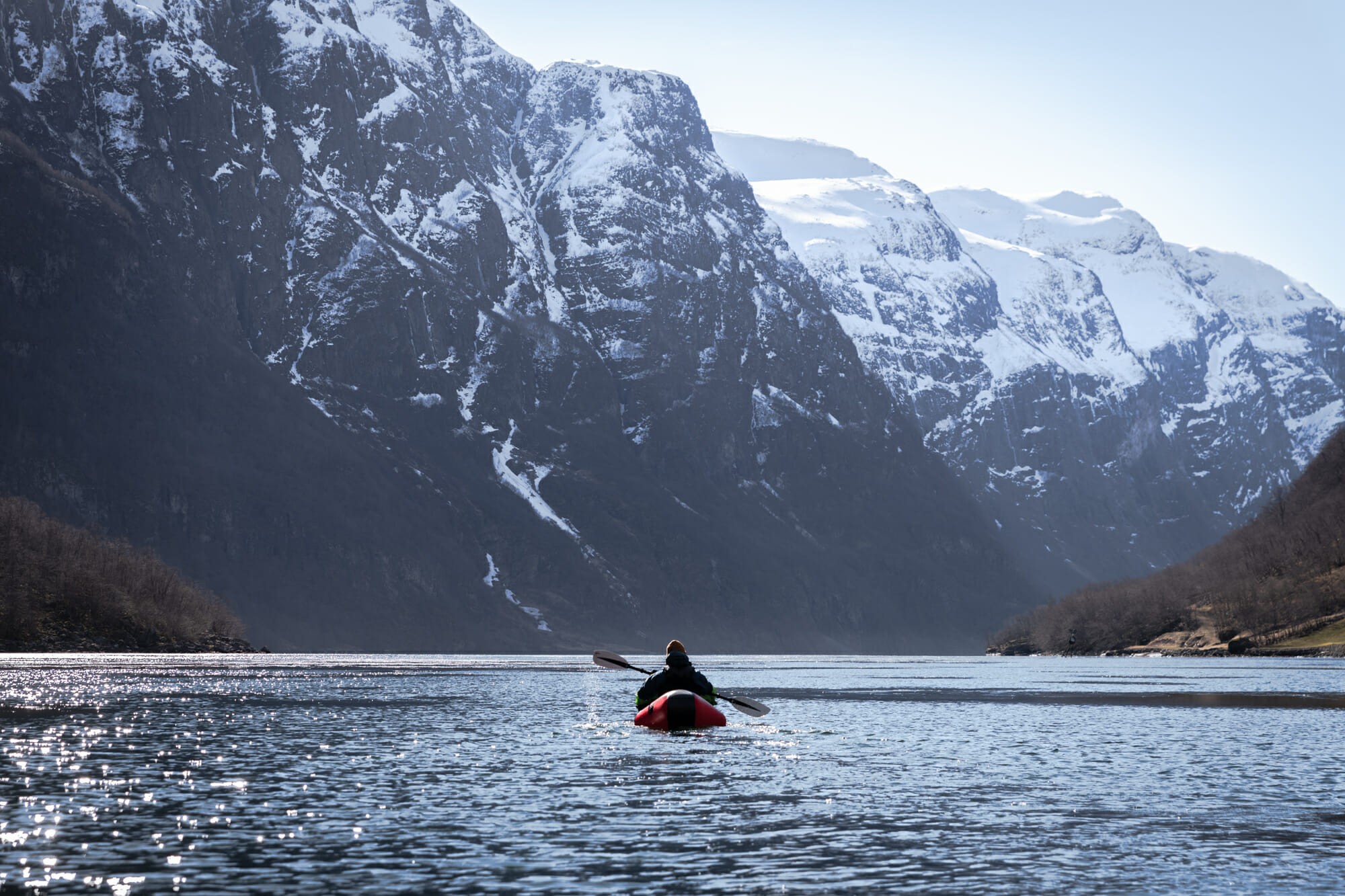 Packraft dans le Nærøyfjord