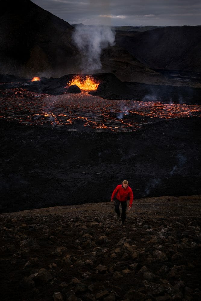 Julien Libert sur les pentes du volcan Meradalir en Islande