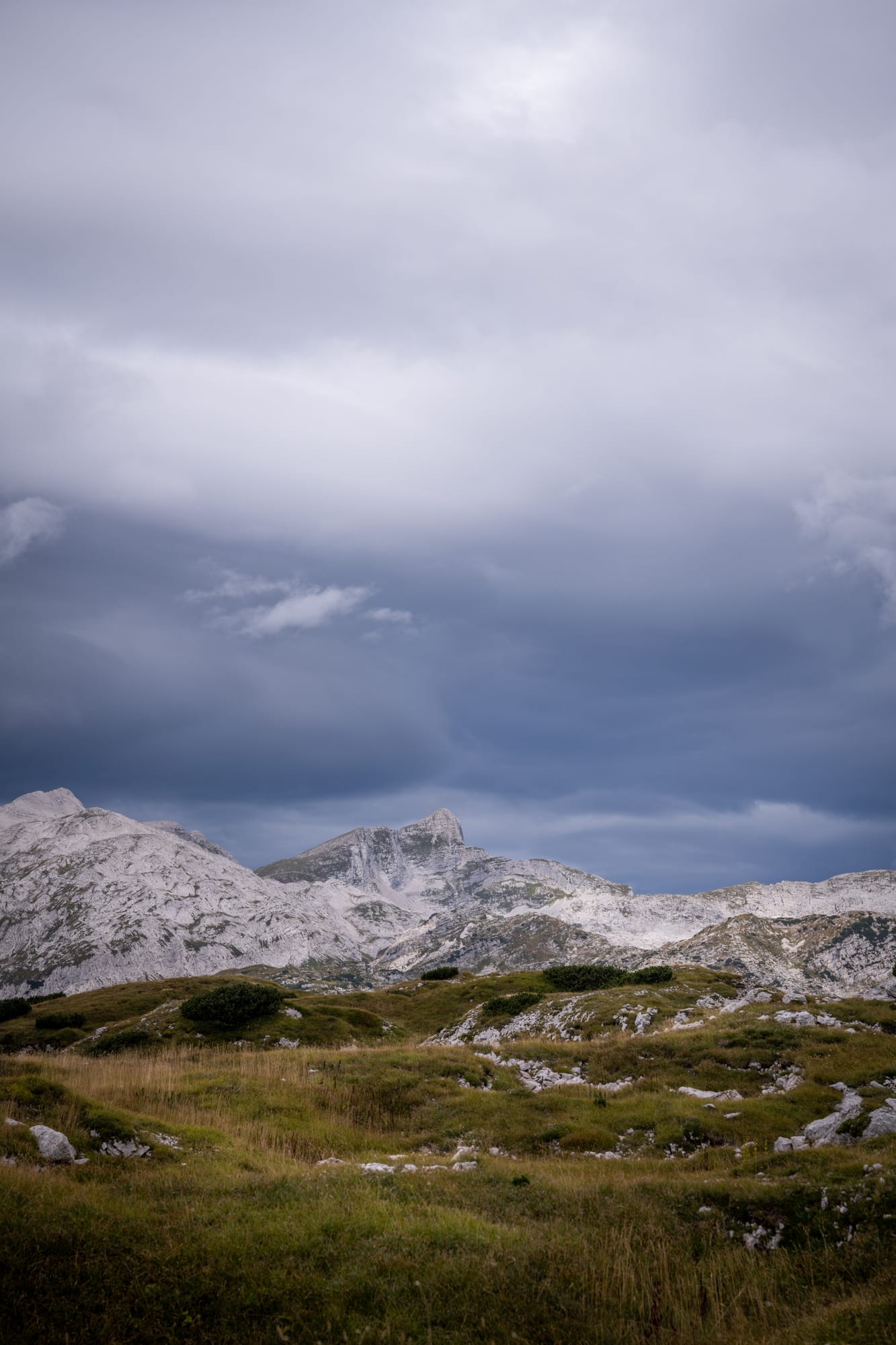 Randonnée dans le Triglav en Slovénie pendant le Packraft Trail Slovénie