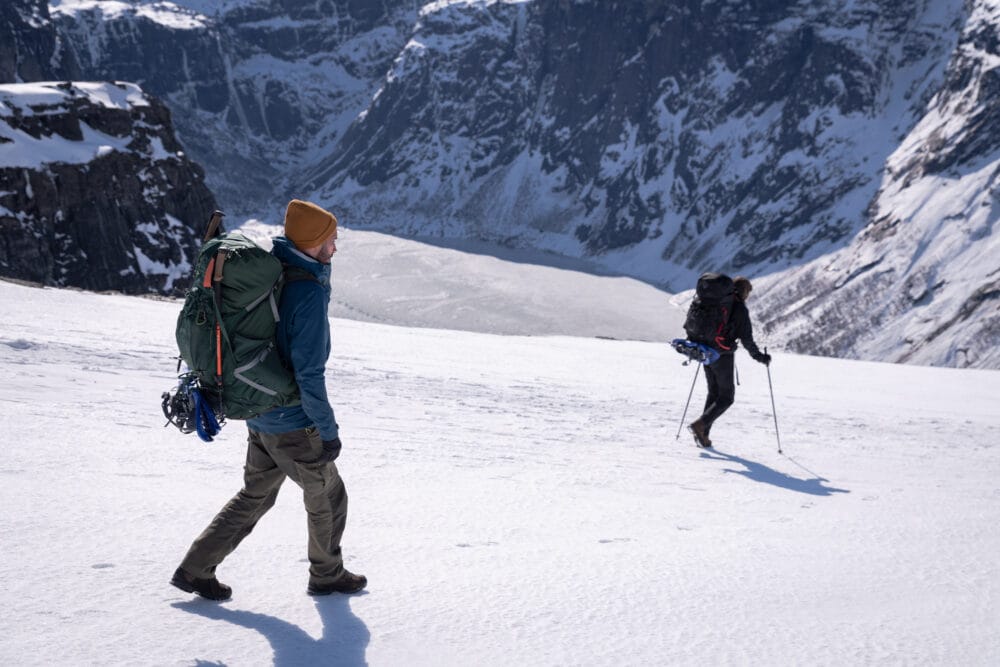 Randonnée et bivouac à trolltunga en hiver