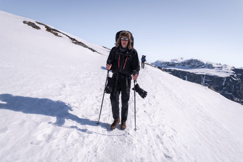 Randonnée et bivouac à trolltunga en hiver